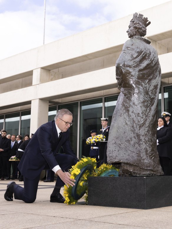 Prime Minister Anthony Albanese lays a wreath at the statue of Queen Elizabeth outside Parliament House.