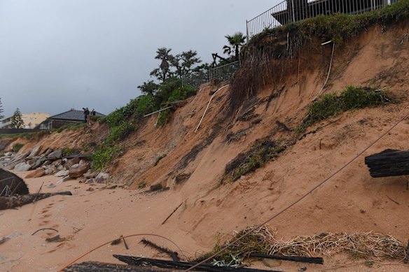 Big swell combined with a high tide damaging Narrabeen beach near Mactier and Wetherill st.