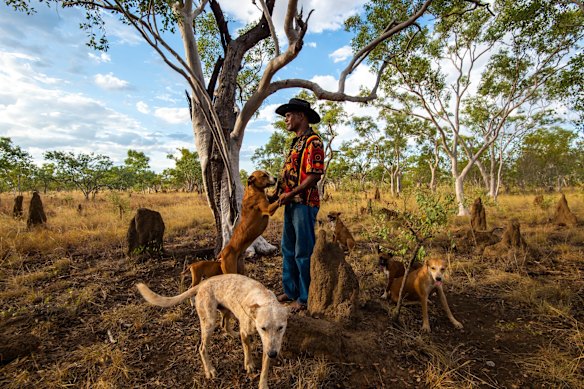 The Age photographer Justin McManus has won the Walkley Foundation's 2022 Nikon Portrait Prize for his image “Johnny and his Dogs” depicting Chairman of Nurrdalinji Aboriginal Corporation, Kuranjini man, Johnny Wilson, with his pets.