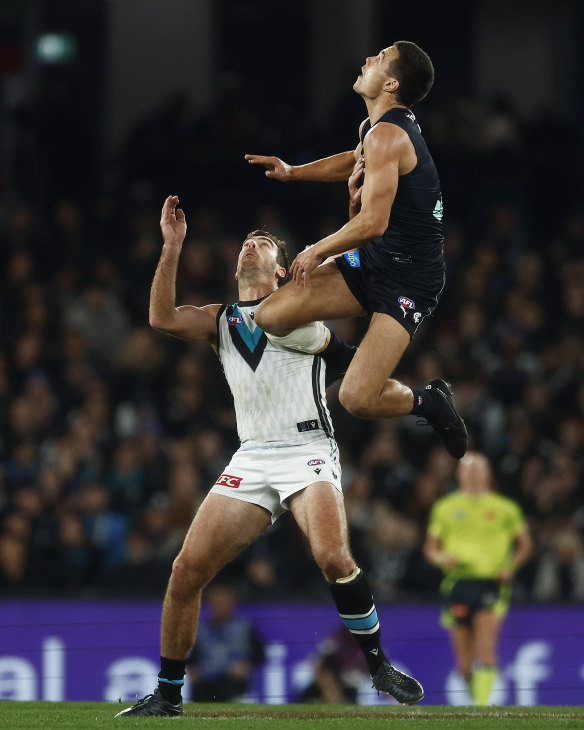 Jack Silvagni of the Blues and Scott Lycett of the Power.