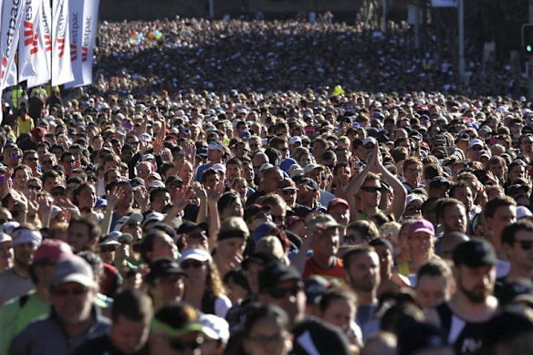 City 2 Surf: Action from the start of the 2013 race.