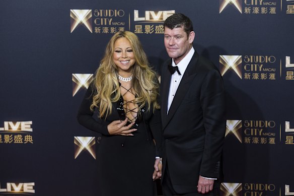 James Packer and singer Mariah Carey stand for photographs at the red carpet event prior to the opening ceremony of Studio City casino resort in Macau, China, on Tuesday, Oct. 27, 2015.