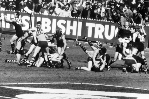 The Hawks and Bombers were arch enemies through the 1980s, with emotions exploding early in the 1985 grand final. Dermott Brereton was reported twice.