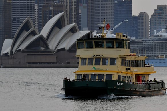 Ferry Commuters arrive at Cremorne Point Wharf in 2020.