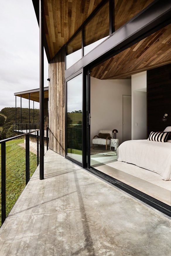 “We installed built-in fly screens so we can fall asleep with the doors open listening to
nature,” says Tibballs of the master bedroom. “It’s like sleeping under the stars.”