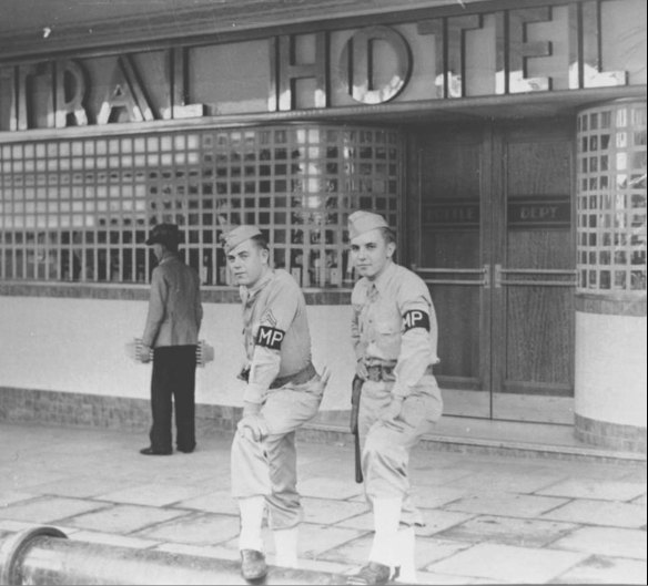 US military police guard Brisbane’s Central Hotel during the Second World War.