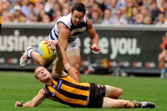 Hawthorn's Brad Sewell battles with Jimmy Bartel.
