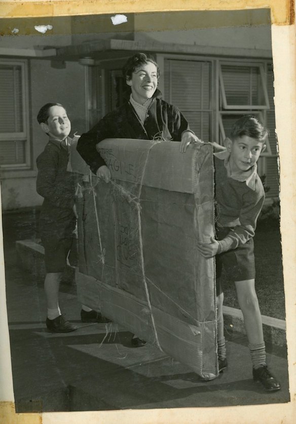 Judy Cassab and her two sons carrying her 1960 Archibald Prize-winning portrait of the artist Rapotec to the car.