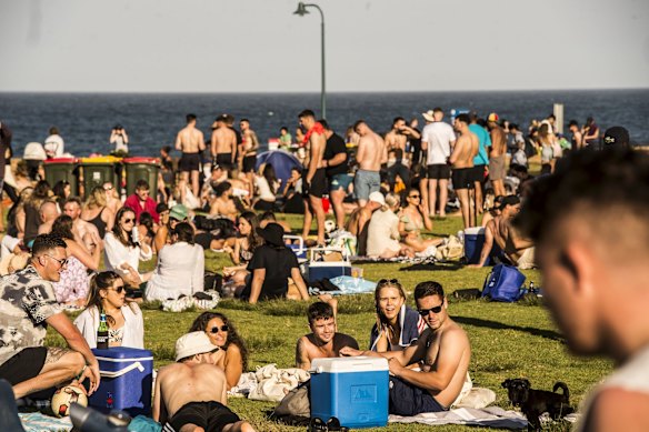 Bronte Beach at 4.30 pm on a hot spring day in Sydney. Not a whole lot of social distancing and not a face mask in sight.