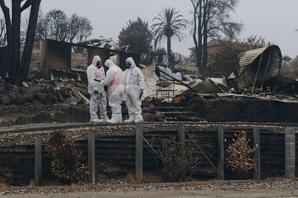 Licensed asbestos contractors access a property in Conjola Park for traces of the poison after the recent NYE Bushfires.