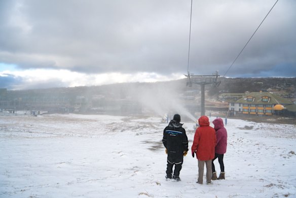 First snow falls at Perisher. 