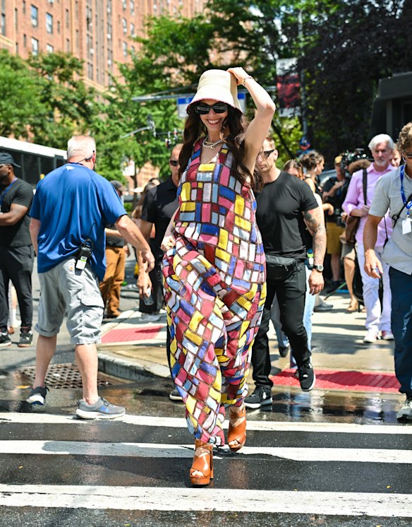 Anne Hathaway on the set of The Devil Wears Prada 2 in a Gabriela Hearst dress.