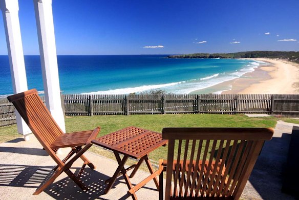 Sugarloaf Point Lighthouse, Seal Rocks.