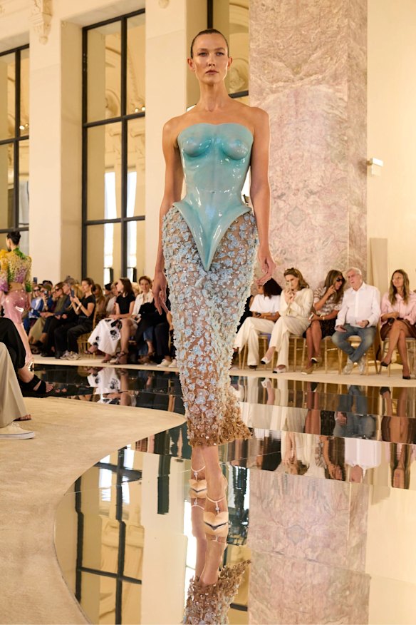 Karlie Kloss in Schiaparelli.