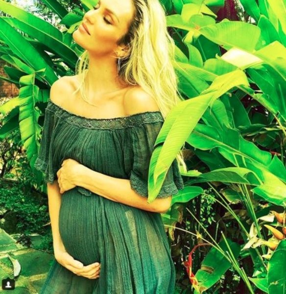 After Opening the Victoria Secret show last month, a year after giving birth to her first child, model Candice Swanepoel announced on Instagram that she is once again pregnant. Swanepoel, 29, announced the news with a picture of her baby bump captioned, “Christmas came early.” The new addtion will join her fiancé, Hermann Nicoli and son son Anacã.