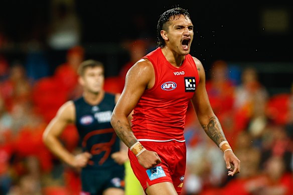 O técnico do Gold Coast Suns, Damien Hardwick, disse que Jamarra Ugle-Hagan e Mac Andrew se comportaram de forma inadequada.