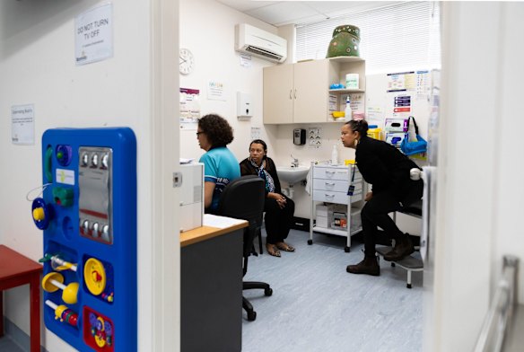 L-R Health Practitioner, Loretta Longbottom, Dr Kristy Bell, and midwife, Mel Briggs, meet to discuss patients needs at Waminda maternity clinic.