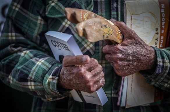 Meeting of Cotter family with Ngambri elder and family descendant Paul House. as a prelude to launch of book ''Cotter'' by Canberra author Richard Begbie.