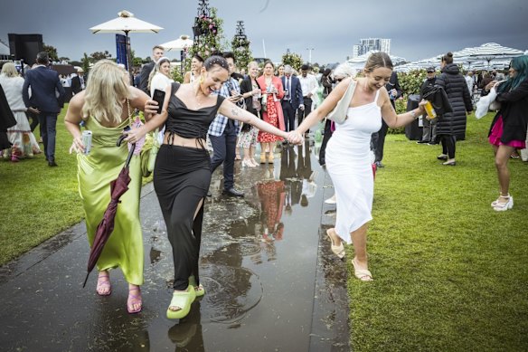 Racegoers brave the rain.