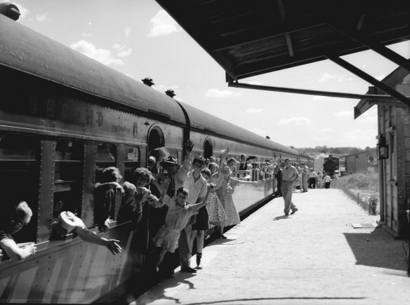 Railway scenic tour of Robertson en route on 8 February 1953.