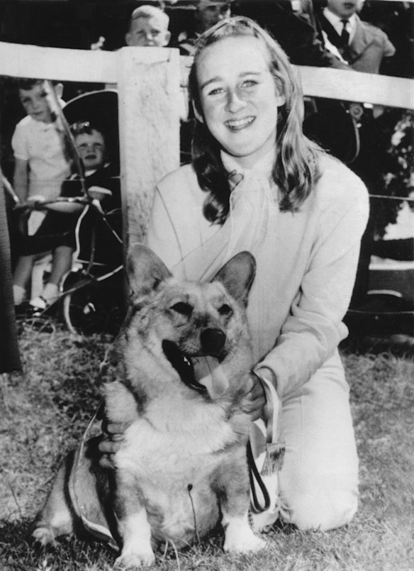 Rosalyn Nolte e seu corgi em 1970, um ano antes de seu assassinato.