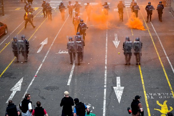 Training demonstration with the Public Order Response Team, Dog Squad and Mounted Branch.