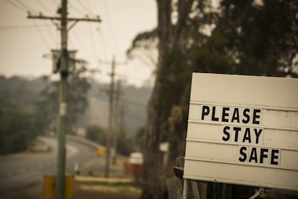 A sign in Willawarrin.