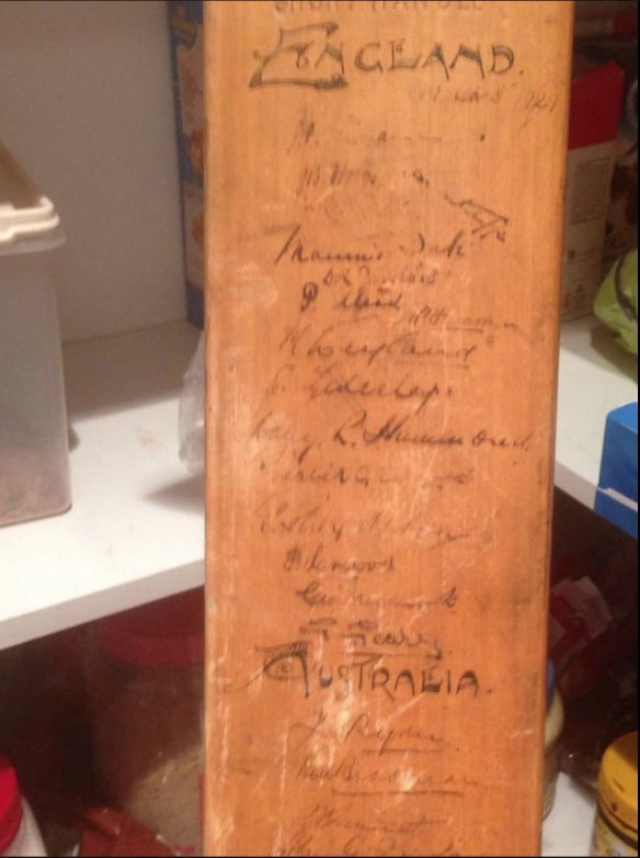 Rare signatures from Australian and English test cricketers of the late 1920s and early 1930s on cricket bat.