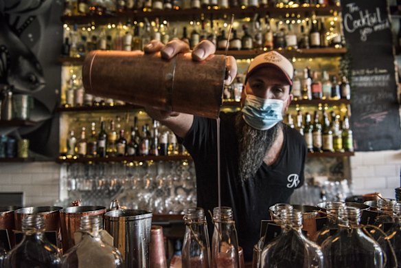 Sam pouring take-away cocktails at Rio Bar in Summer Hill for inner west delivery.
