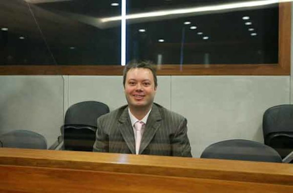 Carl Williams was all smiles as he posed in court for the photograph he had agreed to before his sentencing.