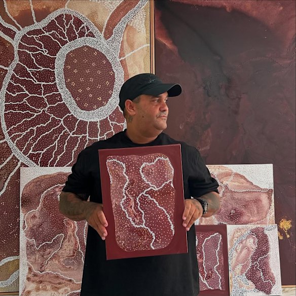 Indigenous artist Brad Turner returns for the 2025 Affordable Art Fair with his collection ‘Moondaroo’ inspired by recent weather events in south-east Queensland and Northern NSW. 