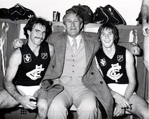 Malcolm Fraser with Blues' stars Ken Hunter and David Glascott
Date filed: 29.9.1982