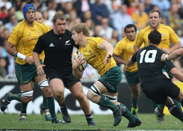 David Pocock breaks away.