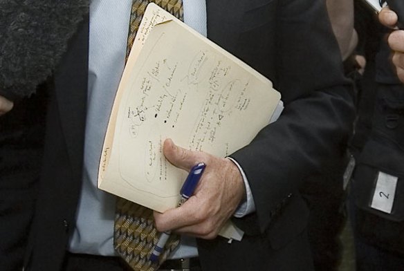 Independent MP Rob Oakeshott returns to his office after meeting with fellow Independents Tony Windsor and Bob Katter at Parliament House.