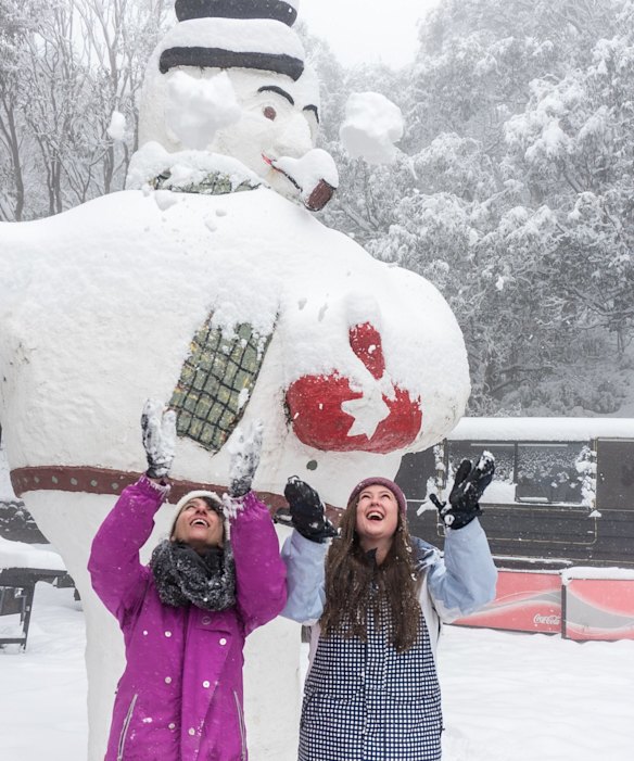 The first snow falls for 2018 at Falls Creek.