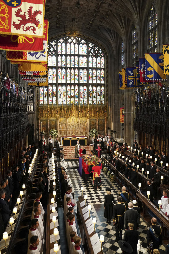 The Queen’s coffin arrives for the committal service, followed by senior members of the royal family. 