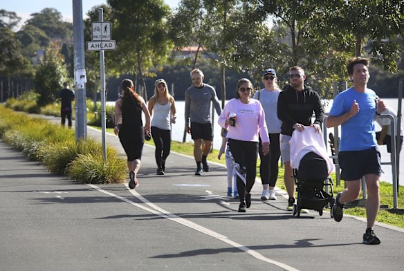 Sydneysiders take advantage of the many dedicated walking paths around the suburbs of Sydney including the area around Rozelle and Drummoyne on the water in the Inner West.