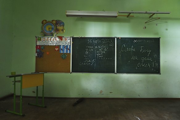 On the left panel of the blackboard the Russian soldiers mark the day they occupied the school in Yahidne, 16 March 2022, alongside codenames. On the right panel, Ukrainian soldiers mark the day they liberated the 371 people from the school, and the message 'Thank God we're home'. 