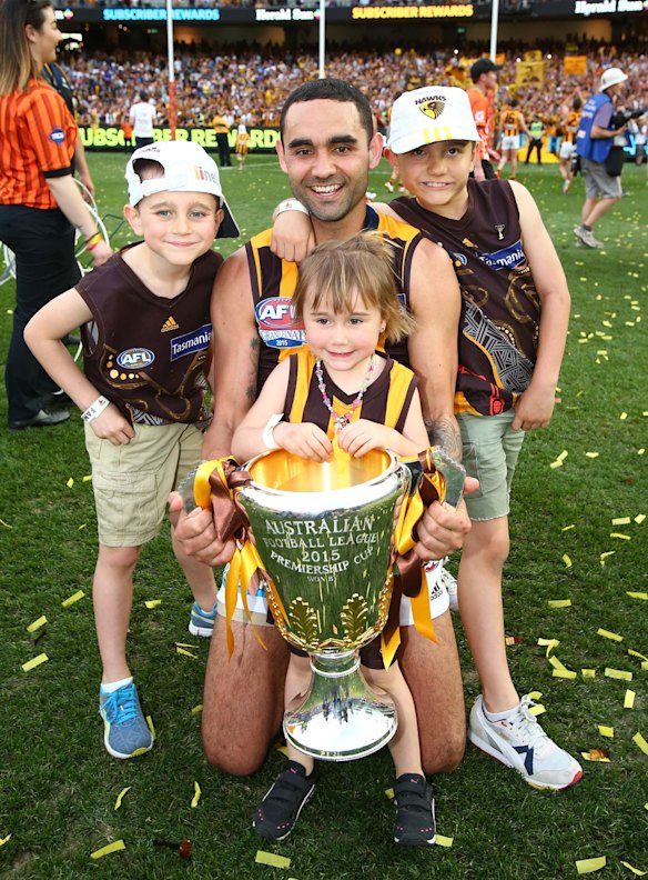 2015 Shaun Burgoyne celebrates with his children after the Hawks won the 2015 AFL Grand Final.