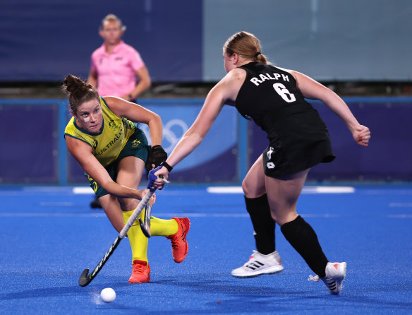 Elisabeth Jenner in action for the Hockeyroos.