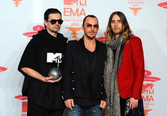 Thirty Seconds To Mars (L-R) Tomo Milicevic, Shannon Leto and Jared Leto win best alternative award at the MTV EMAs 2013.