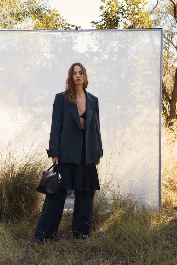 Sir “Dylan” blazer, $560. Sir “Ingrid” bralette, $140, and skirt, $460.
Sir “Sorrento” pants, $460. Yu Mei “Ch’ lita” bag, $859.