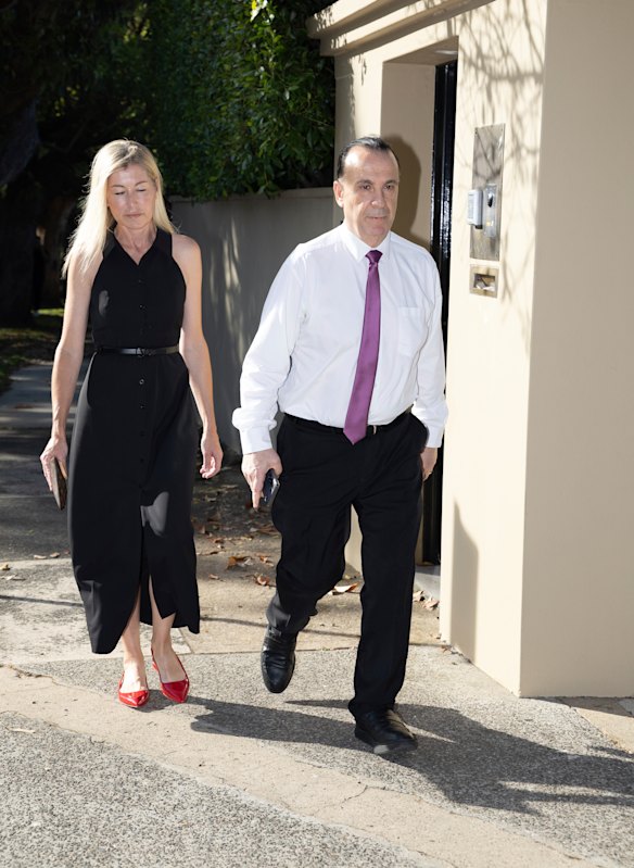 Peter V'landys chega.