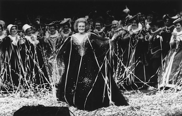 Dame Joan Sutherland covered in streamers during her final bow after her final performance at the Sydney Opera House on 2 October 1990. 