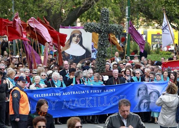 A parade to celebrate Mary MacKillop's canonisation makes its way past the Royal Exhibition Building in Melbourne.