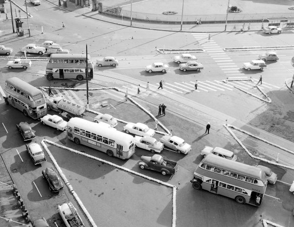 Traffic at Taylor Square, Sydney on 22 July 1947. 