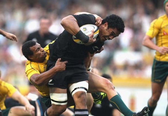 Jerome Kaino is tackled by Will Genia.