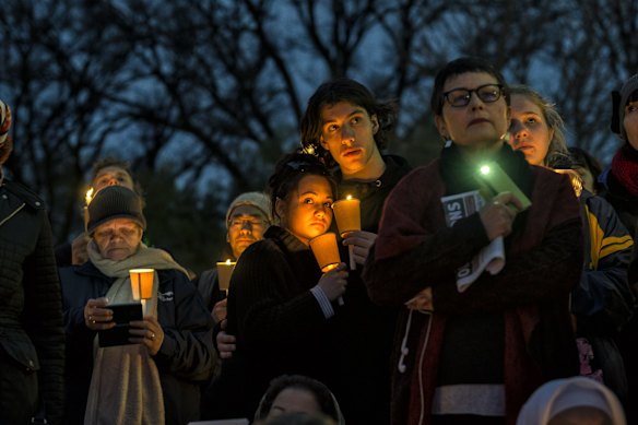 Light The Dark: Melbourne says Welcome candlelight vigil for refugees.