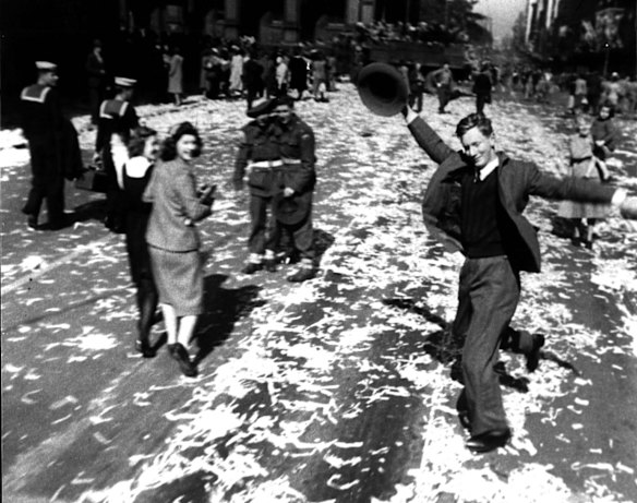 Victory in the Pacific Day celebrations on Elizabeth Street in 1945.