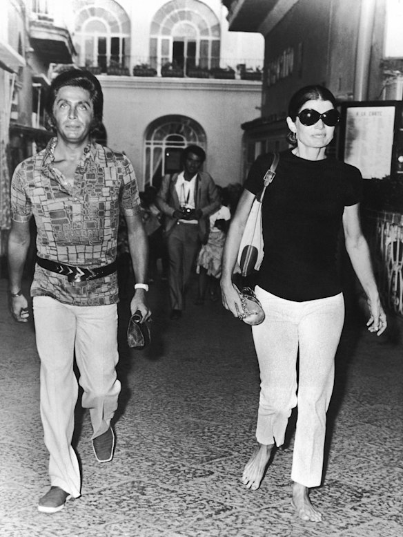 Valentino with Jackie Onassis in 1970 in  Capri.